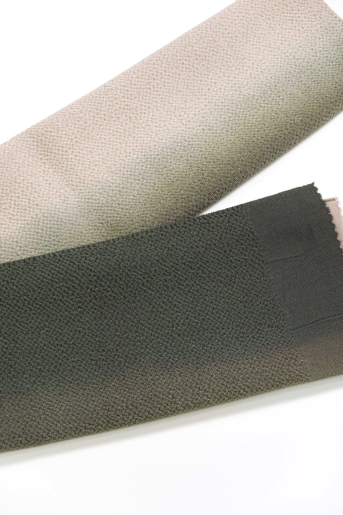 【襟の衿秀】帯揚げ 丹後縮緬 八丁撚糸 二色ぼかし 濃緑