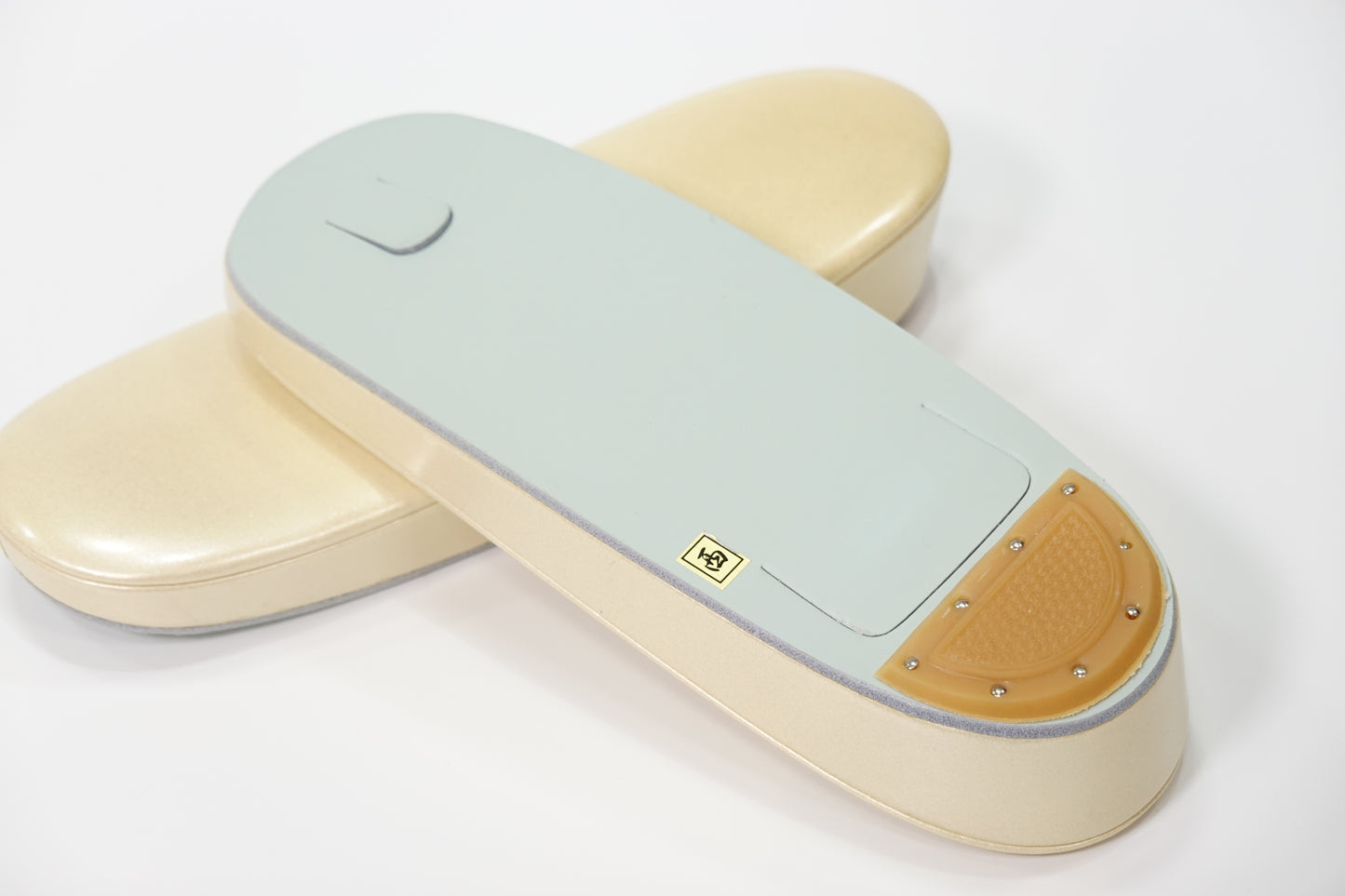 【衿秀】本革 草履台 小判形 クリーム〈草履台単品〉Mサイズ