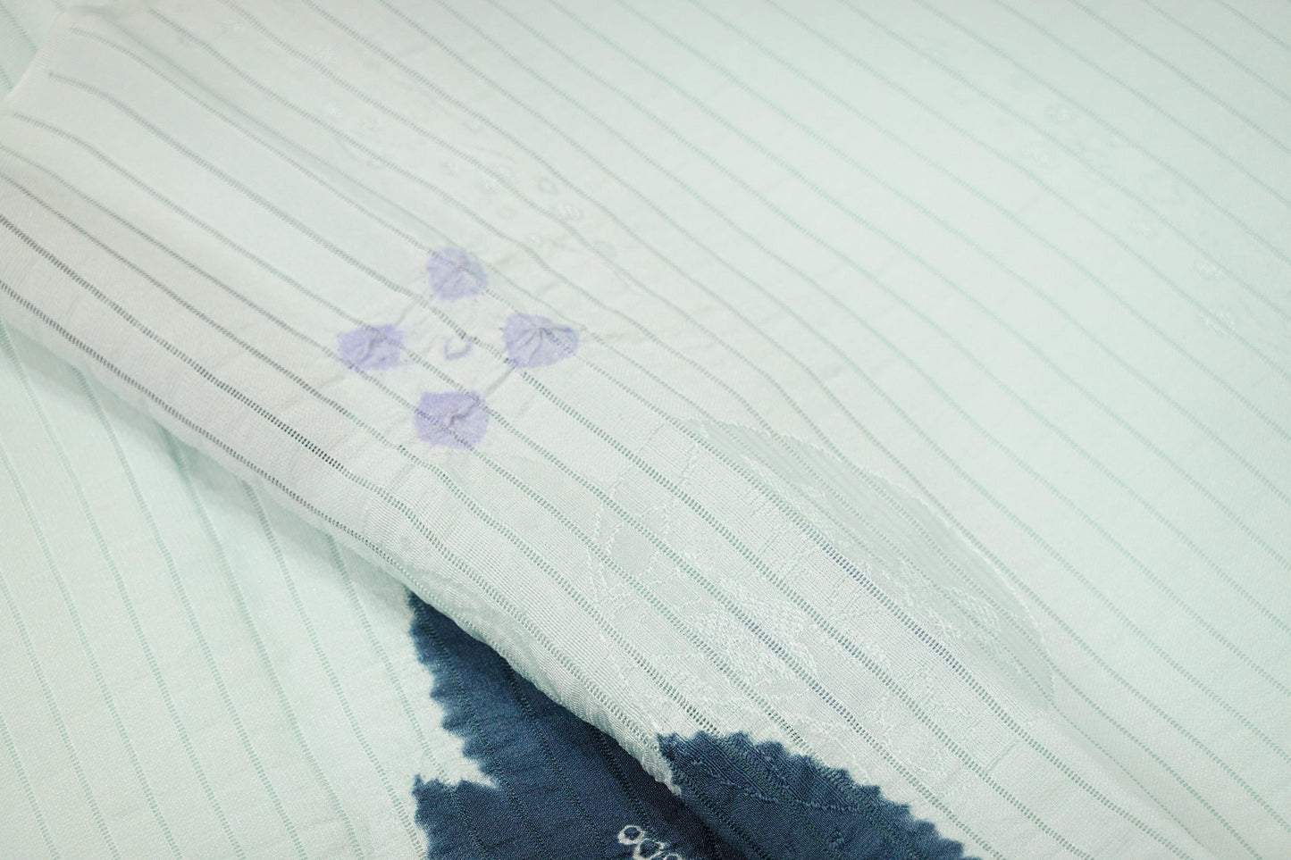 【襟の衿秀】絽 絞り 帯揚げ〈蝸牛〉水色系【正絹 夏帯揚】 - きものKUREHA