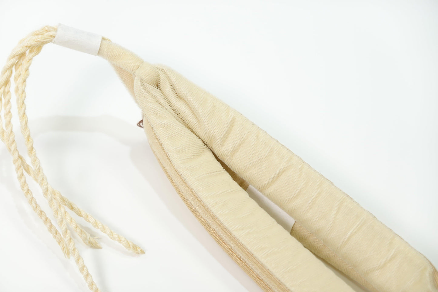 【衿秀】つづれ織り 鼻緒 ベージュ〈鼻緒単品〉 - きものKUREHA