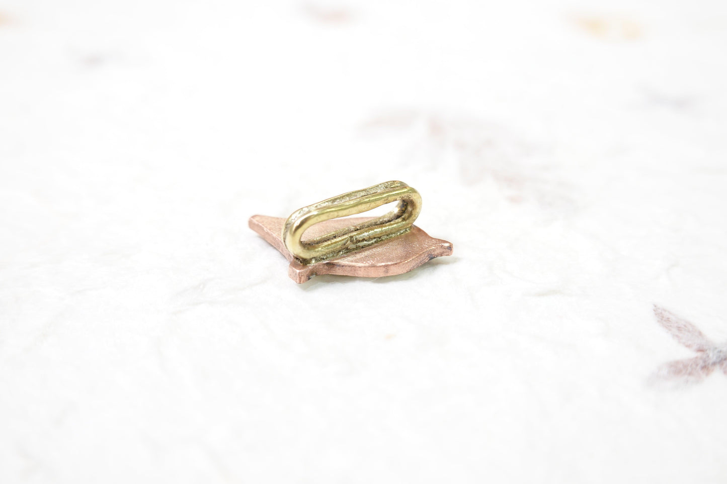 〈mauve〉山の帯留め 七宝雷鳥夏毛 B - きものKUREHA