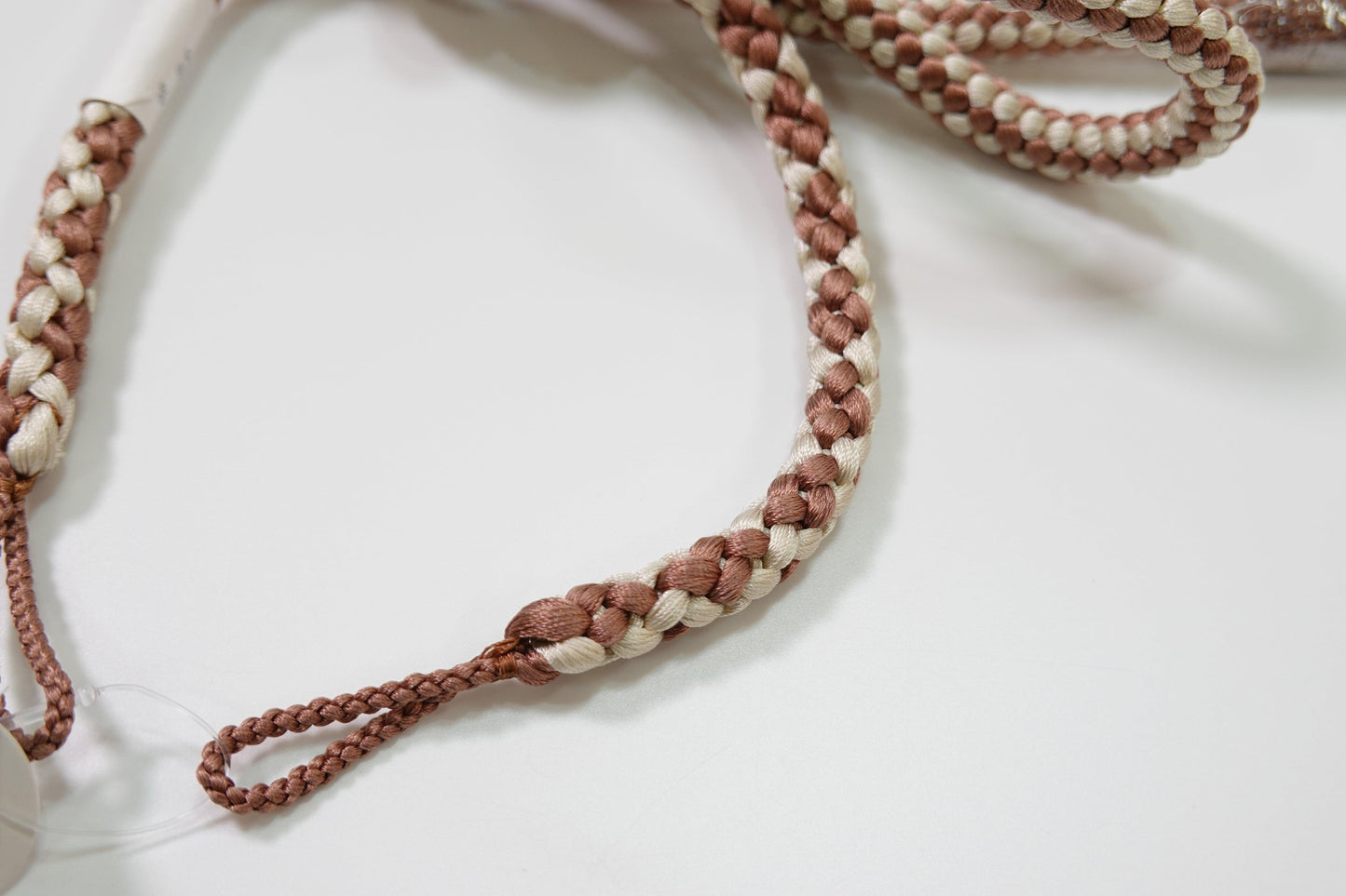 【衿秀】羽織紐 (直付け/結ぶ/撚り房) 中紅色 - きものKUREHA