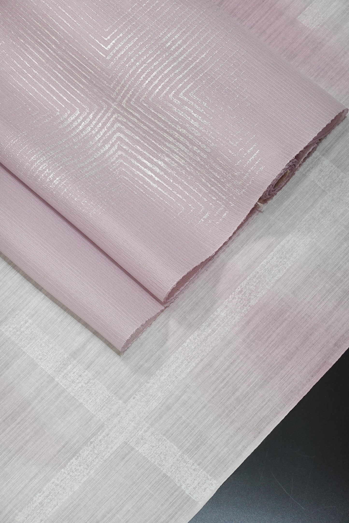 【誉田屋源兵衛】浴衣地『破れ格子』グレージュ 白 〈綿麻〉 - きものKUREHA