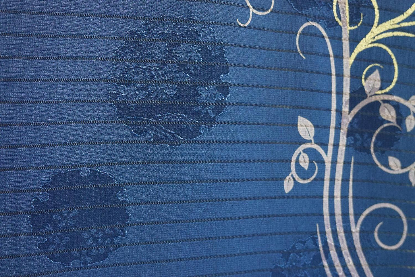 【襟の衿秀】正絹 絽 帯揚げ 唐草 ブルー青系【夏帯揚】 - きものKUREHA