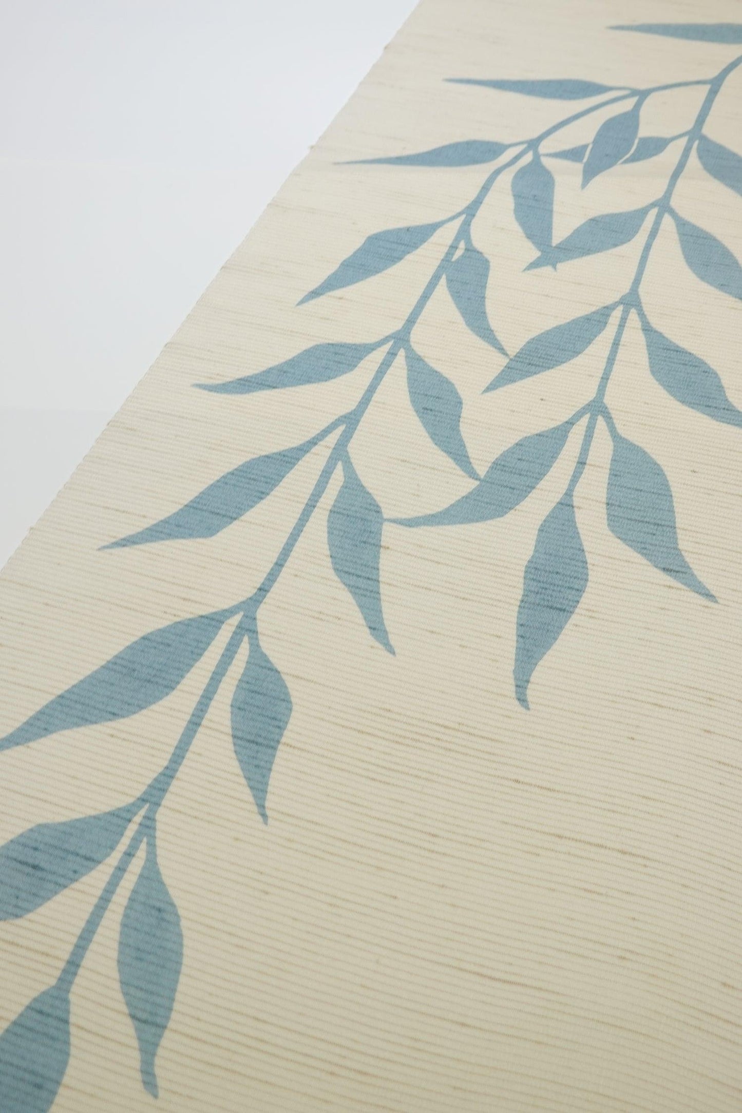 【栗山工房】 九寸名古屋帯 柳にカエル 大島紬 別誂生地【和染紅型 夏帯】 - きものKUREHA