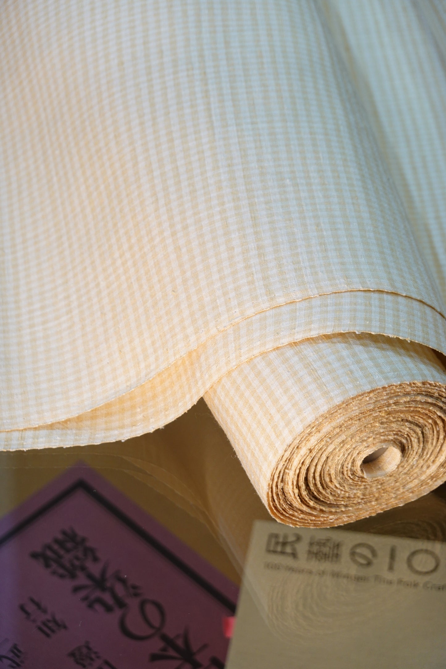 [Mitsuyama Tsumugi] Plant-dyed handwoven tsumugi kimono fabric with small check pattern [Megumi Yokoyama]