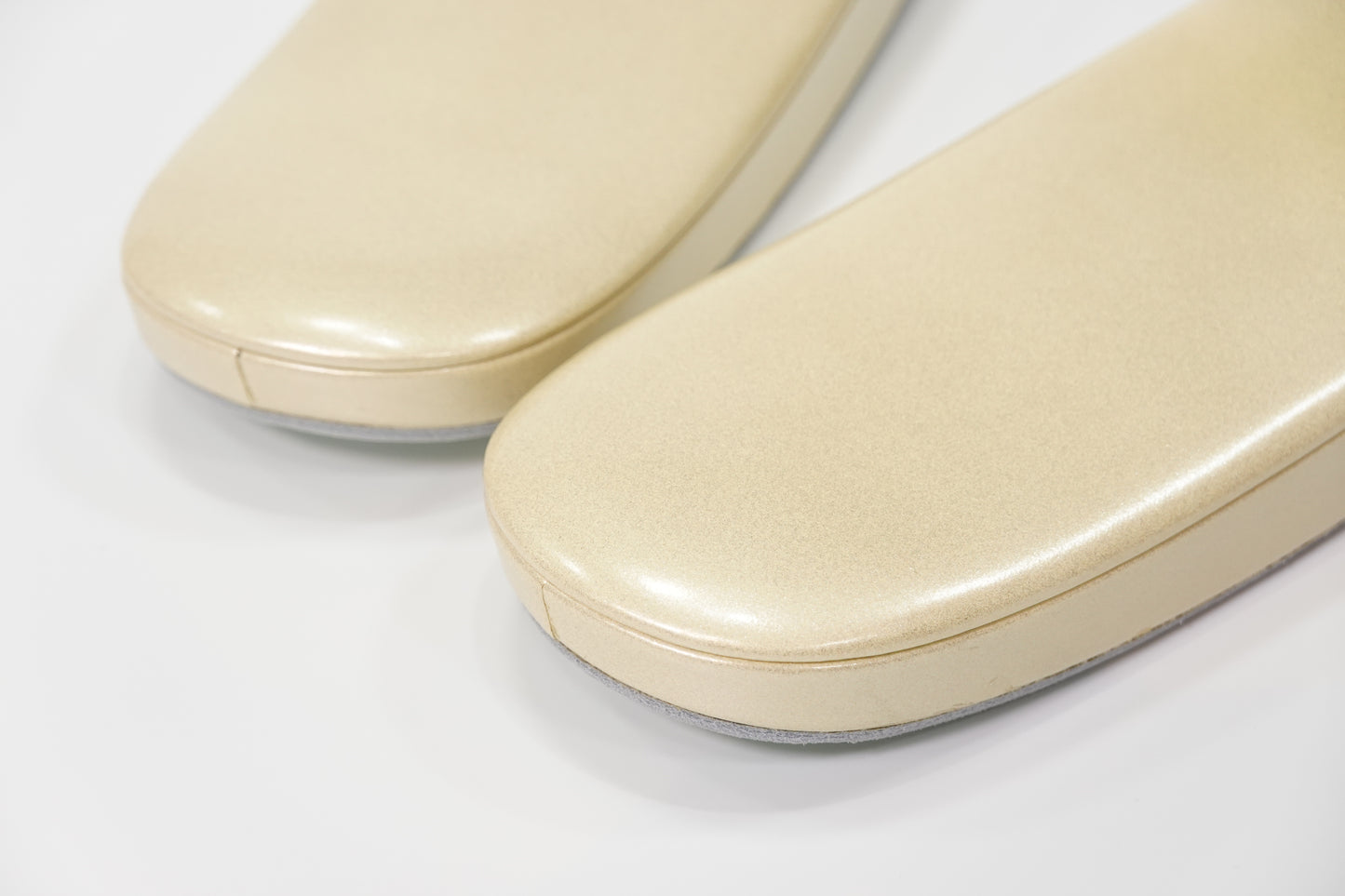 【衿秀】本革 草履台 小判形 クリーム〈草履台単品〉Mサイズ