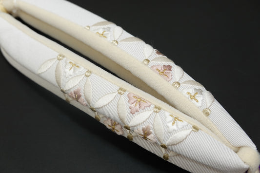 【衿秀】刺繍鼻緒 七宝に花菱 白〈鼻緒単品〉