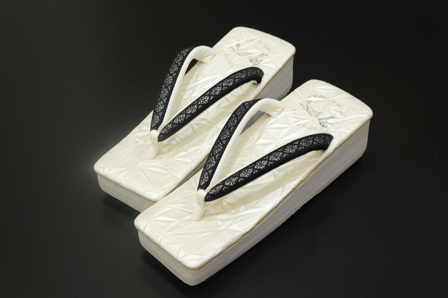 【菱屋カレンブロッソ】スクエア カフェぞうり M 博多織鼻緒黒/白台