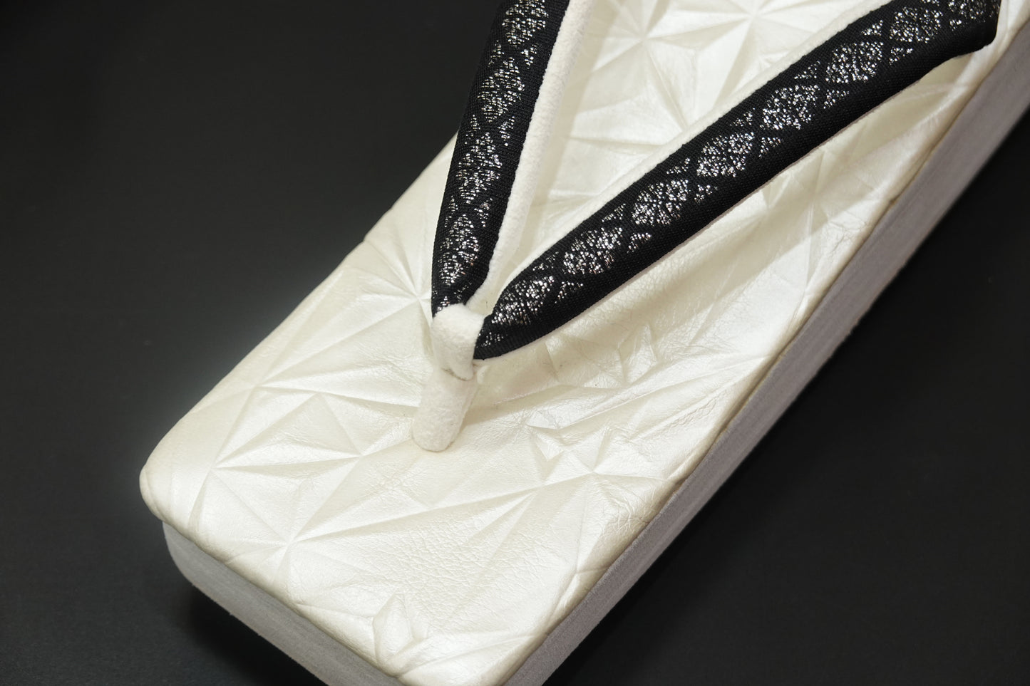 【菱屋カレンブロッソ】スクエア カフェぞうり M 博多織鼻緒黒/白台