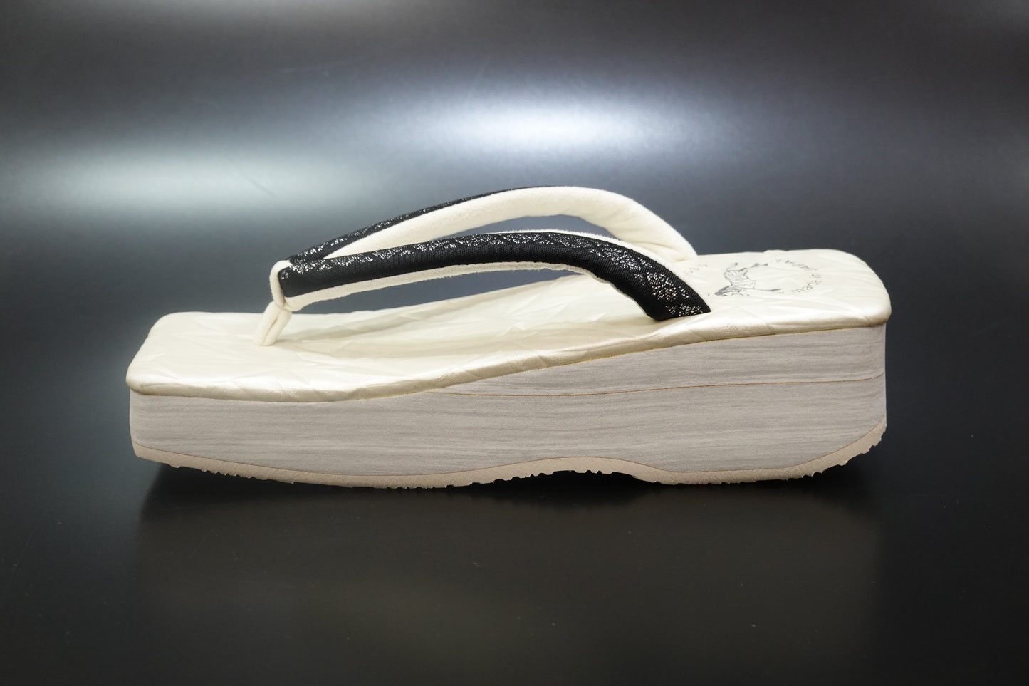 【菱屋カレンブロッソ】スクエア カフェぞうり M 博多織鼻緒黒/白台