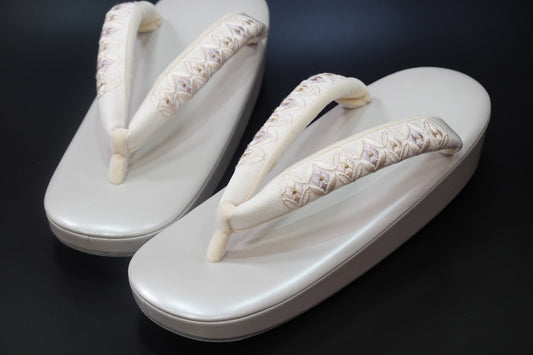 【衿秀】本革草履 七宝 刺繍鼻緒 淡いグレー M