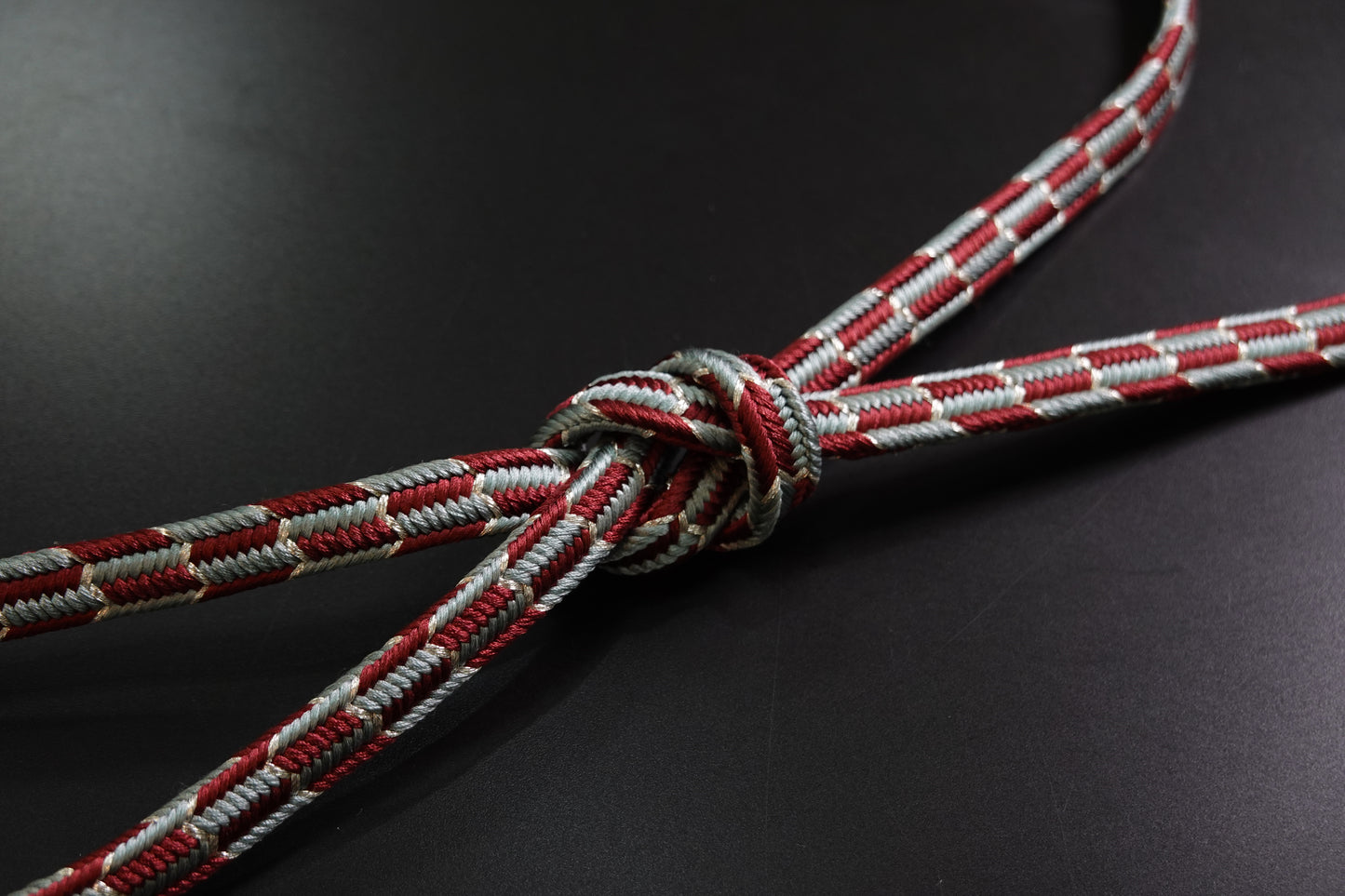 〈翠嵐工房〉帯締め 御岳組 市松 銀糸入り 臙脂 撚り房