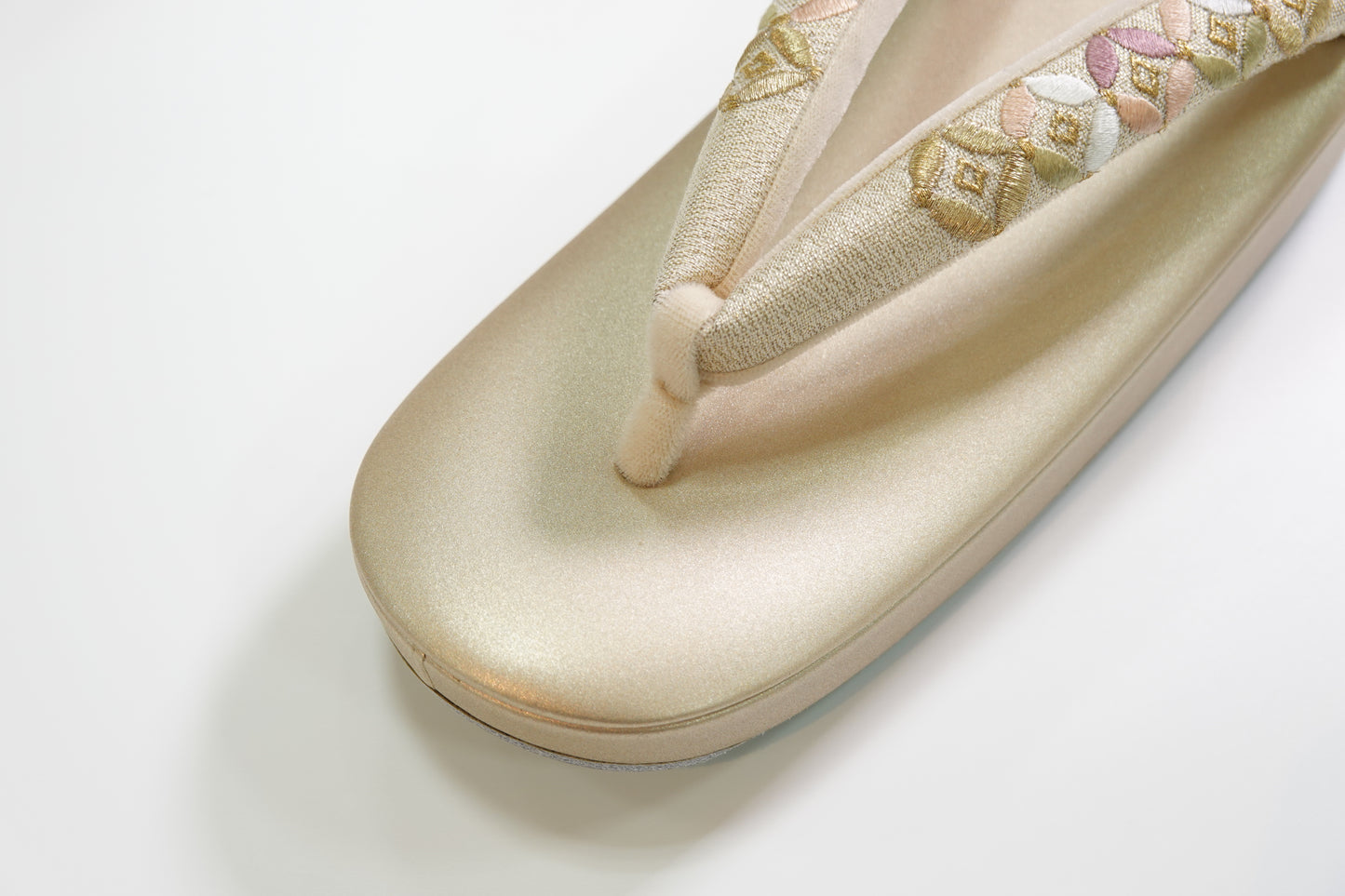 【衿秀】本革草履 七宝 金 刺繍鼻緒 薄金台 M