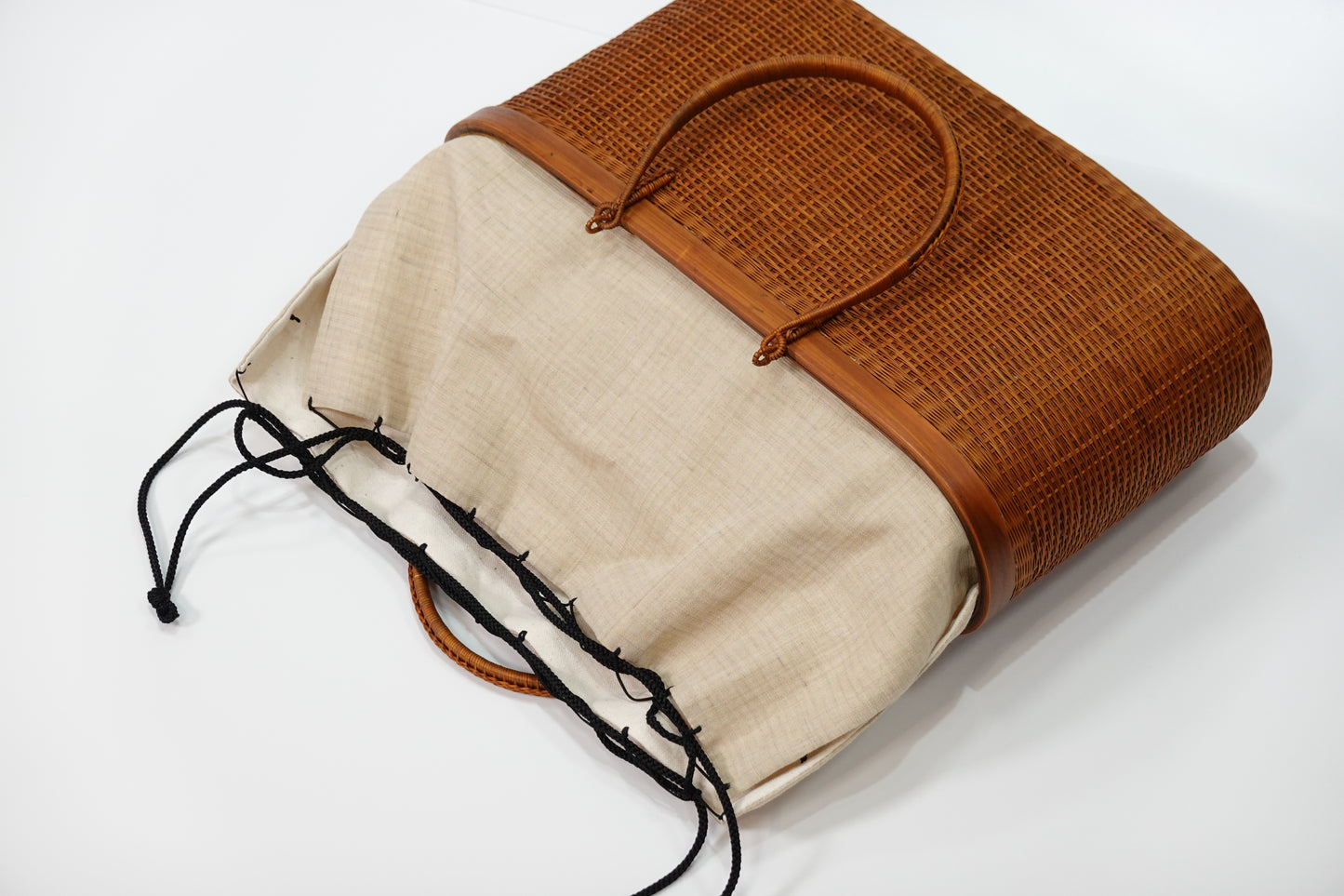 【KOMKRIT工房】タイ王室御用達 竹工藝 籠バッグ 茶×生成り麻〈SACRA〉