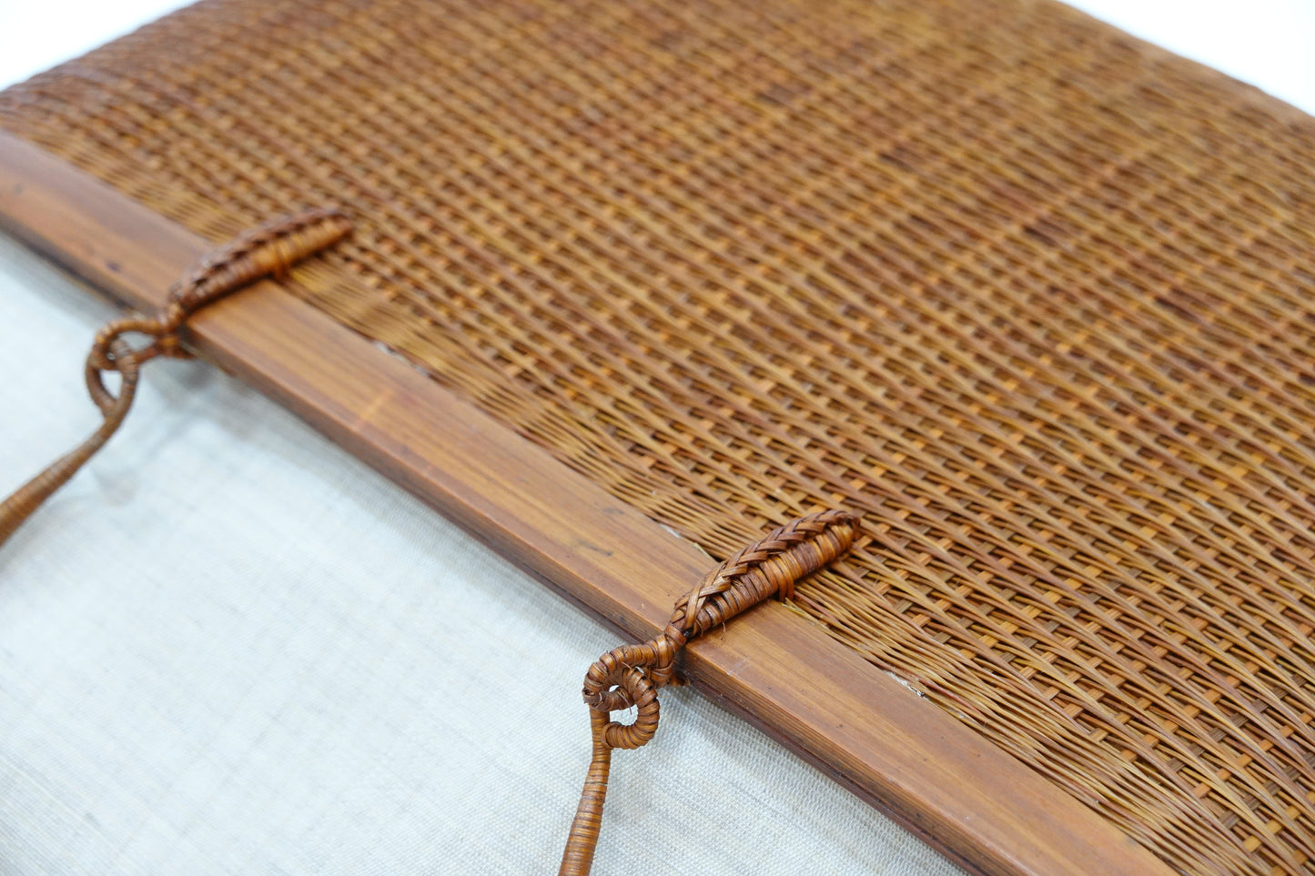 【KOMKRIT工房】タイ王室御用達 竹工藝 籠バッグ 茶×生成り麻〈SACRA〉