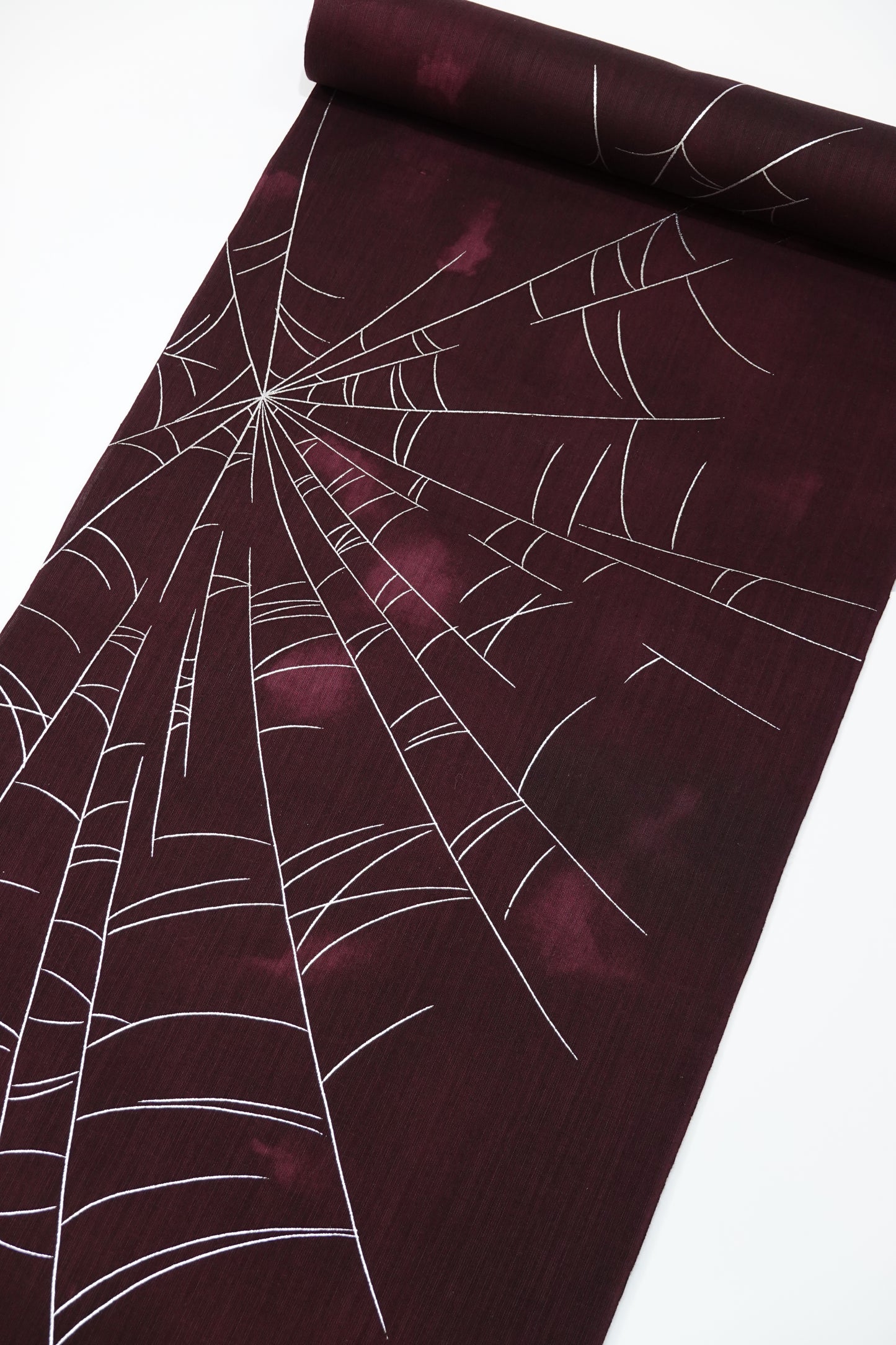 【誉田屋源兵衛】浴衣地『蜘蛛の巣』バーガンディ 箔〈綿麻〉