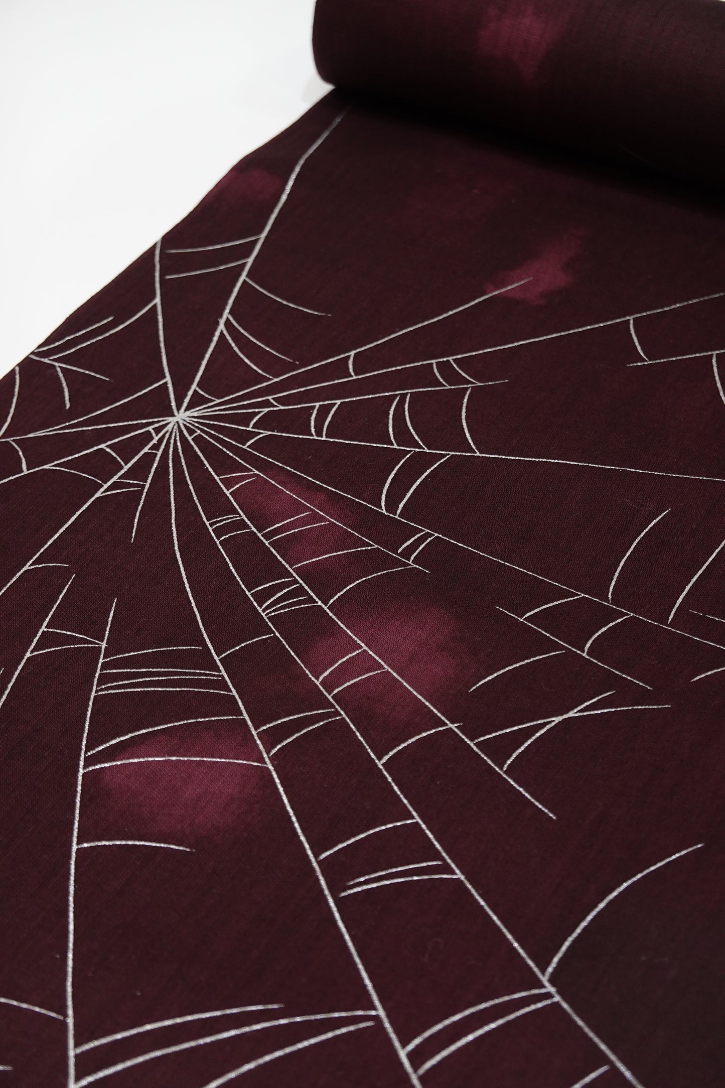【誉田屋源兵衛】浴衣地『蜘蛛の巣』バーガンディ 箔〈綿麻〉