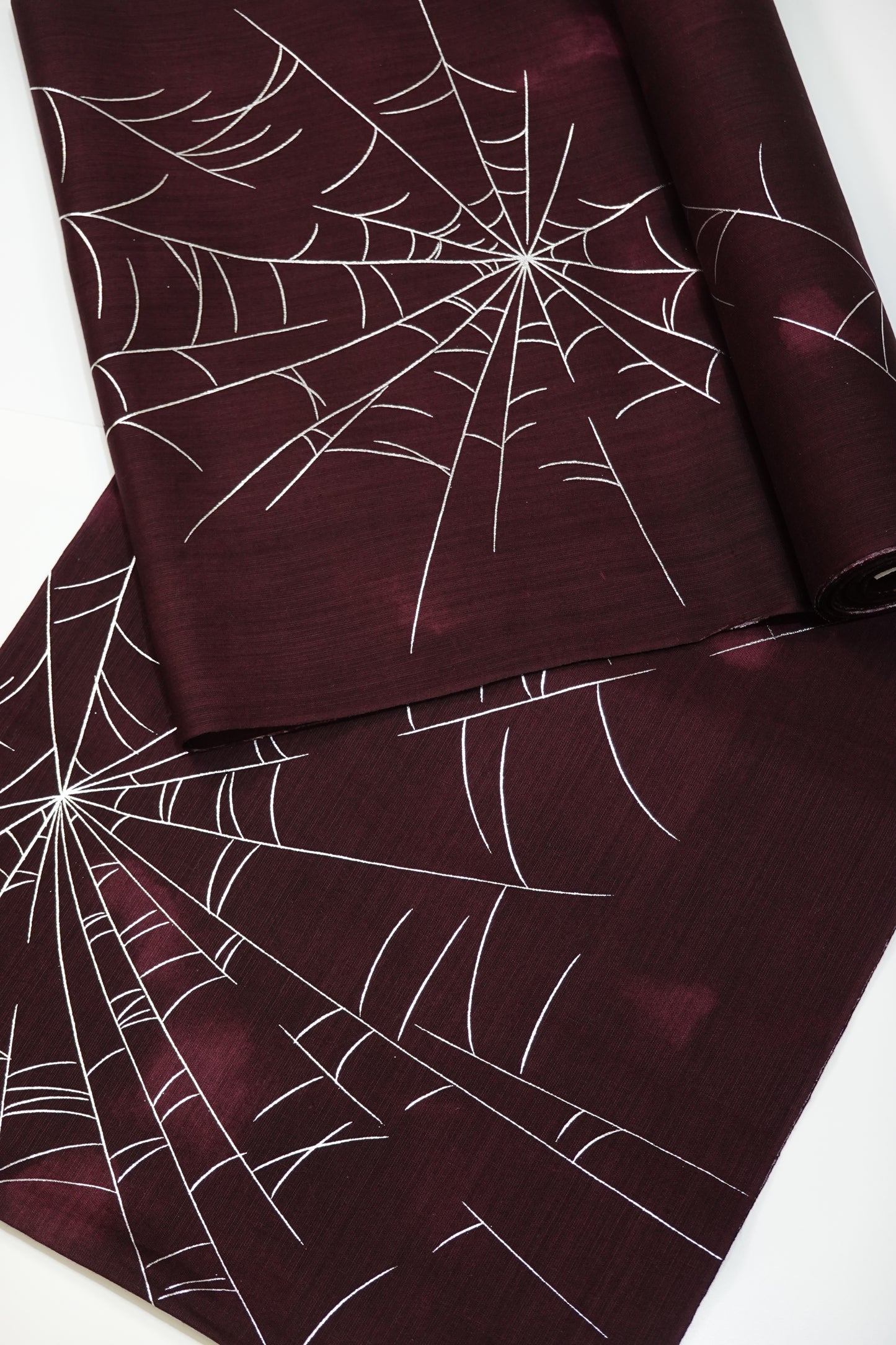 【誉田屋源兵衛】浴衣地『蜘蛛の巣』バーガンディ 箔〈綿麻〉