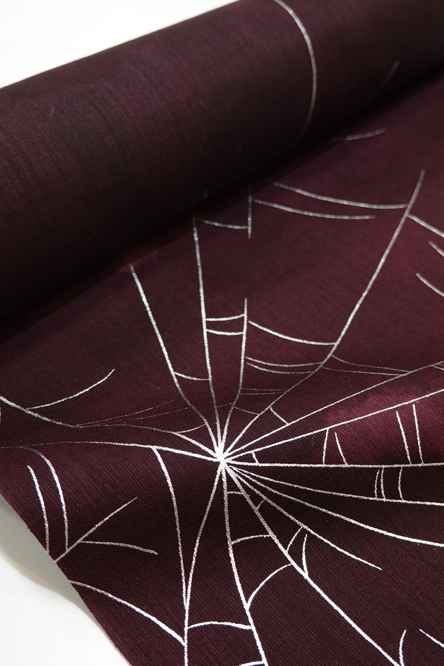 【誉田屋源兵衛】浴衣地『蜘蛛の巣』バーガンディ 箔〈綿麻〉