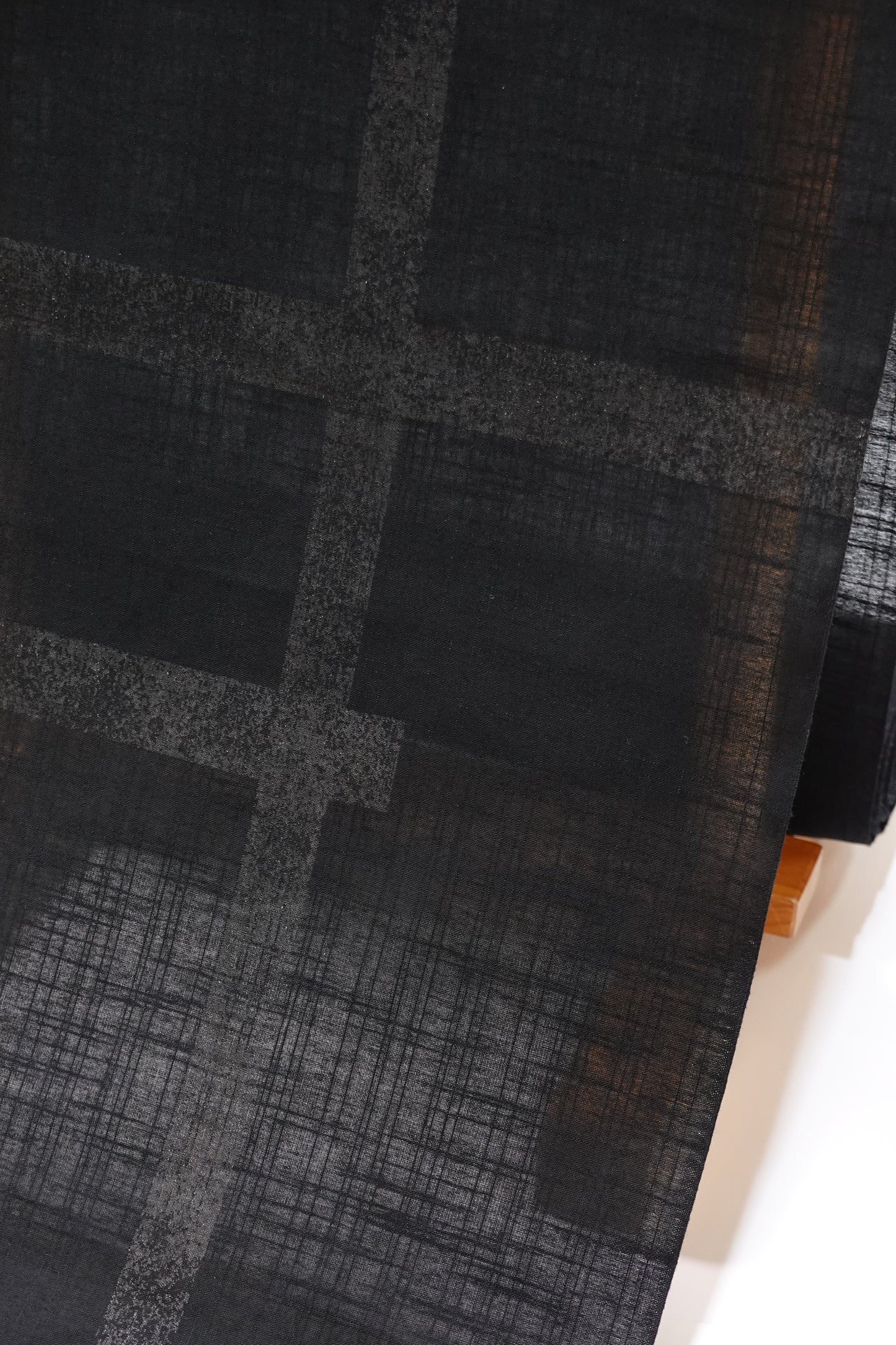 [Hondaya Genbei] Yukata Fabric "Ripped Grid" Black with Black Lacquer (Cotton and Linen)