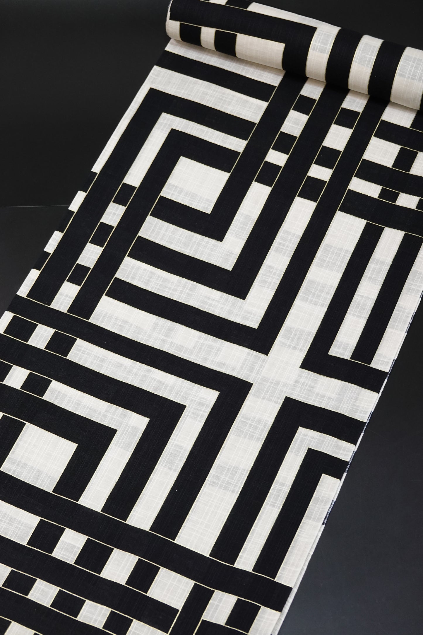 【誉田屋源兵衛】浴衣地『喜左エ門』白地に黒〈綿 麻〉