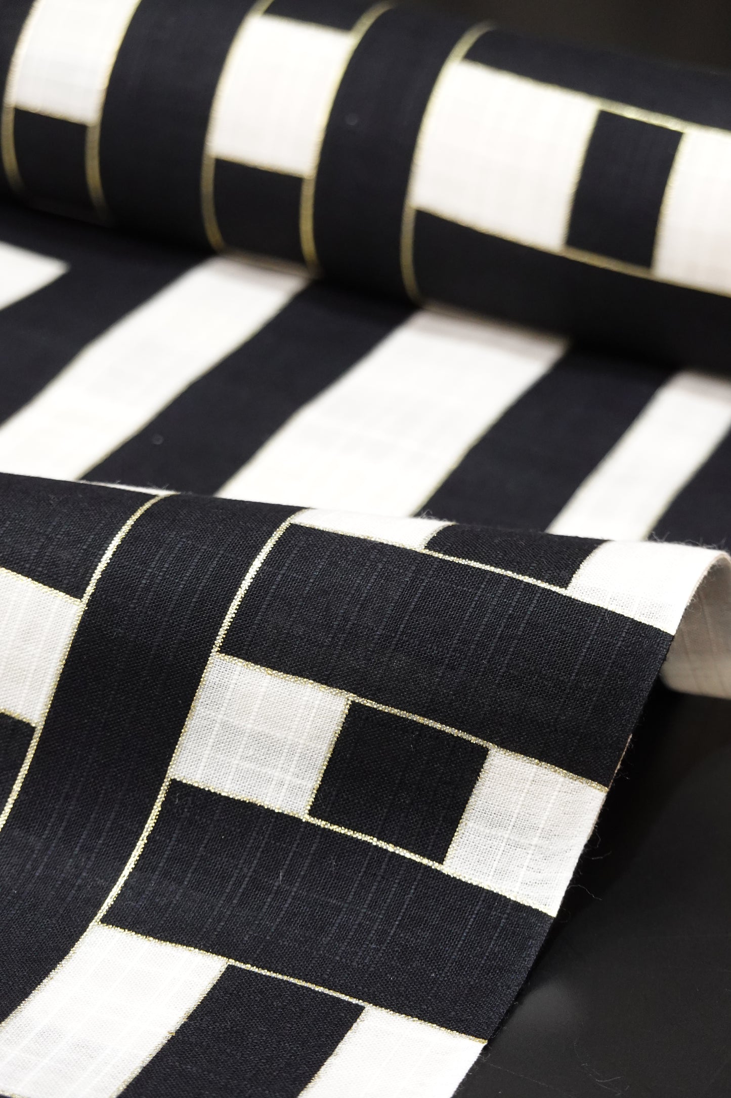 【誉田屋源兵衛】浴衣地『喜左エ門』白地に黒〈綿 麻〉