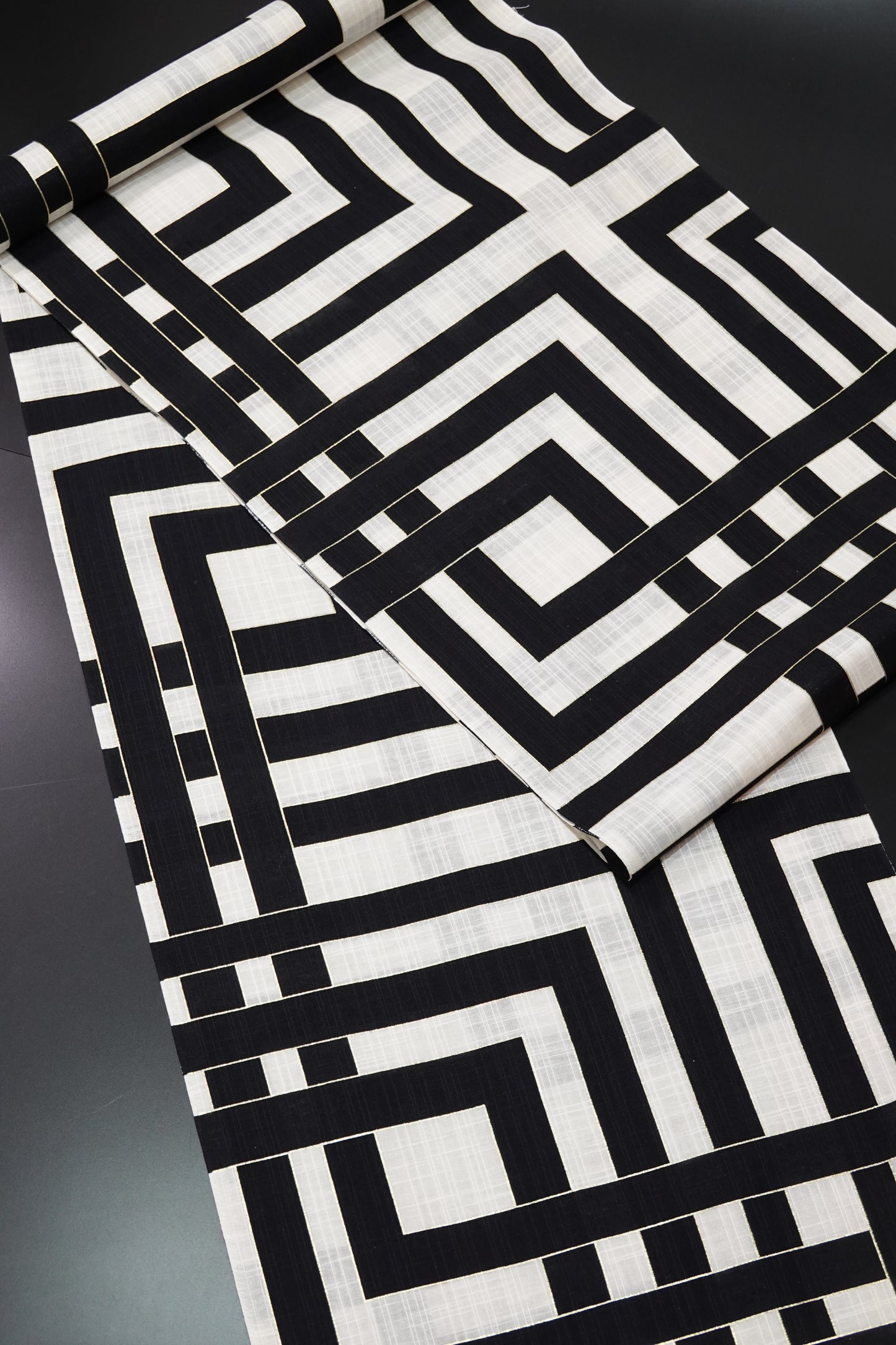 【誉田屋源兵衛】浴衣地『喜左エ門』白地に黒〈綿 麻〉