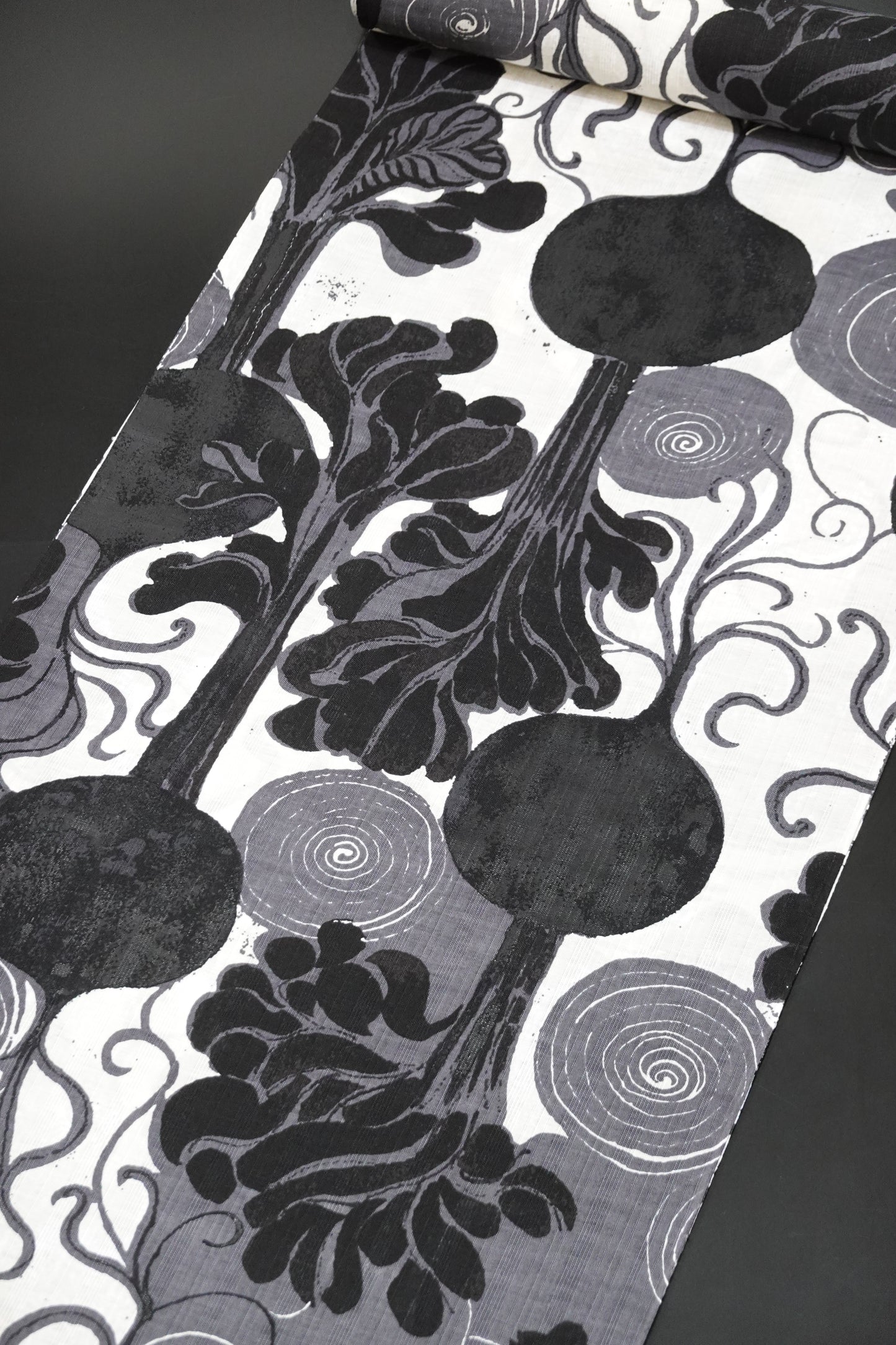 [Kodaya Genbei] Yukata Fabric "Goddess Demeter" Black and White/Black Lacquer (Cotton and Linen)