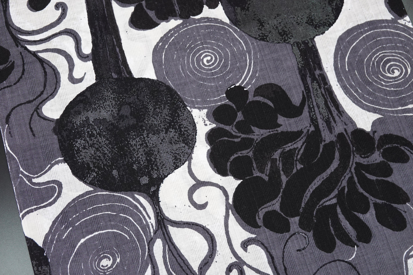 [Kodaya Genbei] Yukata Fabric "Goddess Demeter" Black and White/Black Lacquer (Cotton and Linen)