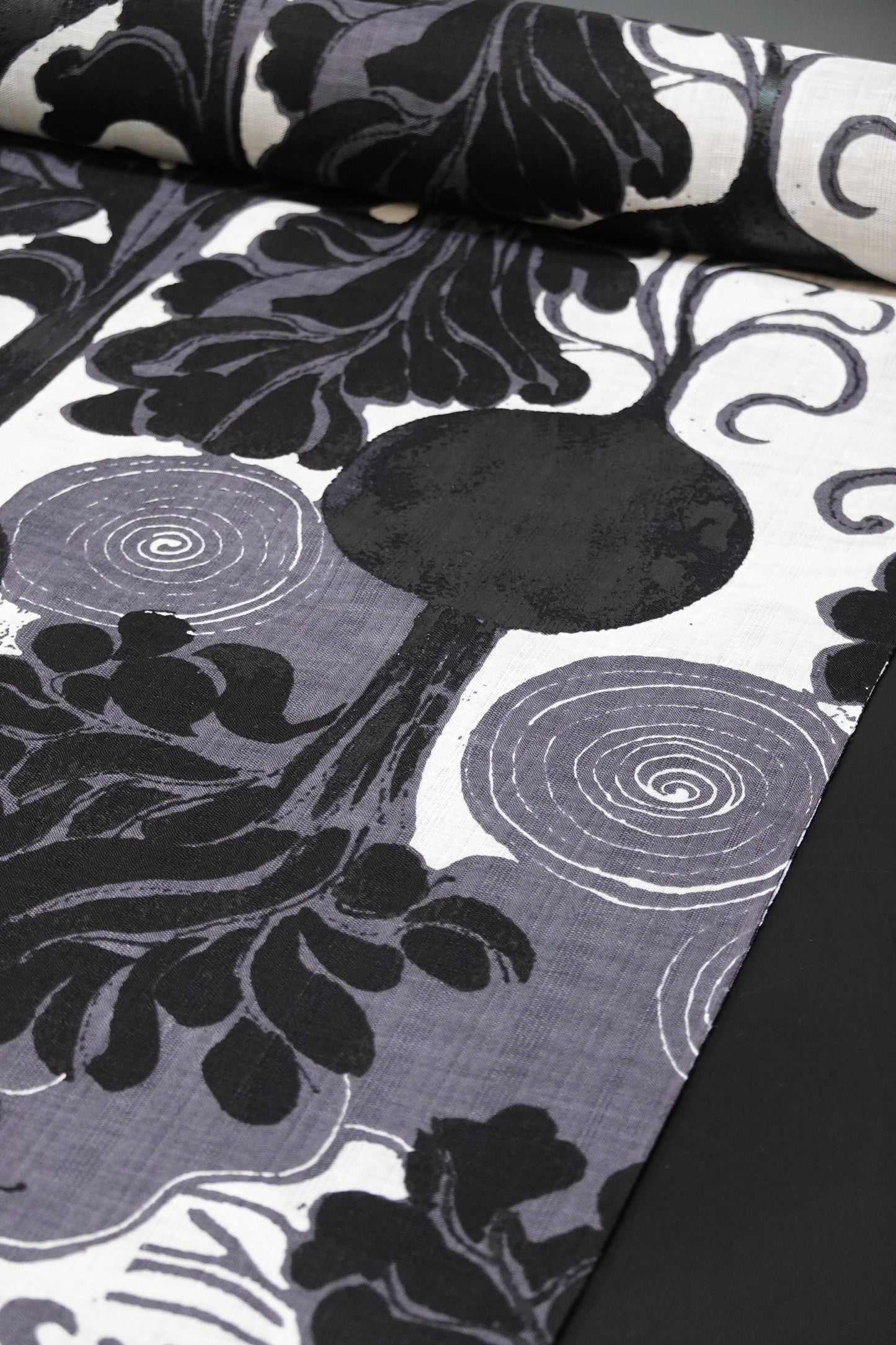[Kodaya Genbei] Yukata Fabric "Goddess Demeter" Black and White/Black Lacquer (Cotton and Linen)