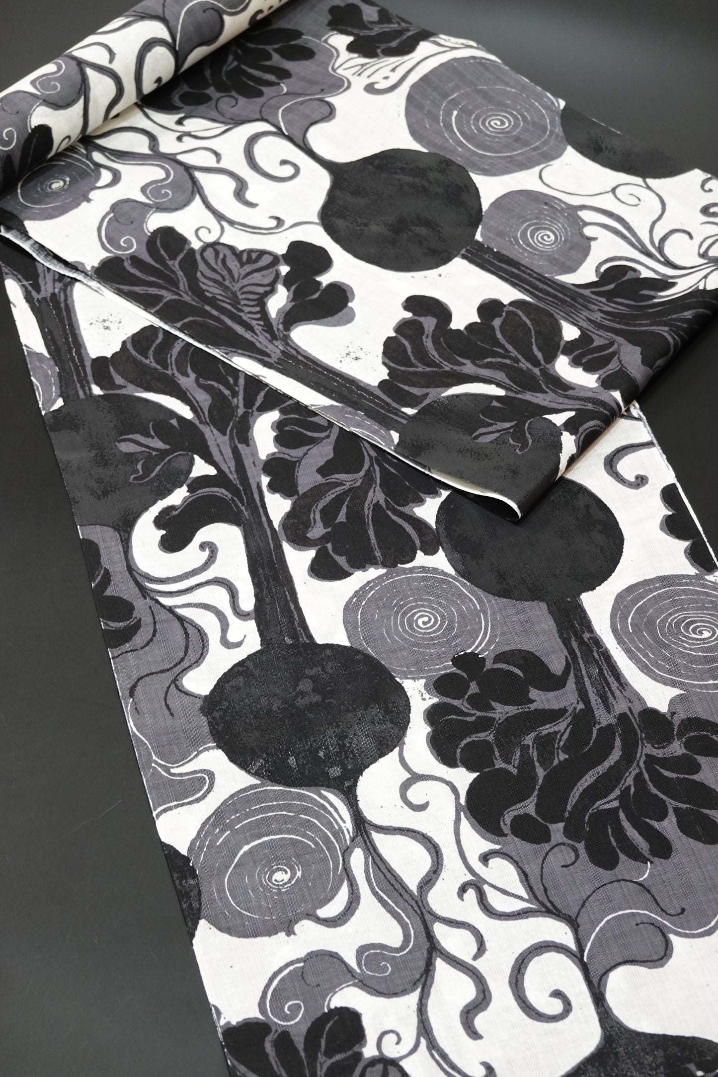 [Kodaya Genbei] Yukata Fabric "Goddess Demeter" Black and White/Black Lacquer (Cotton and Linen)