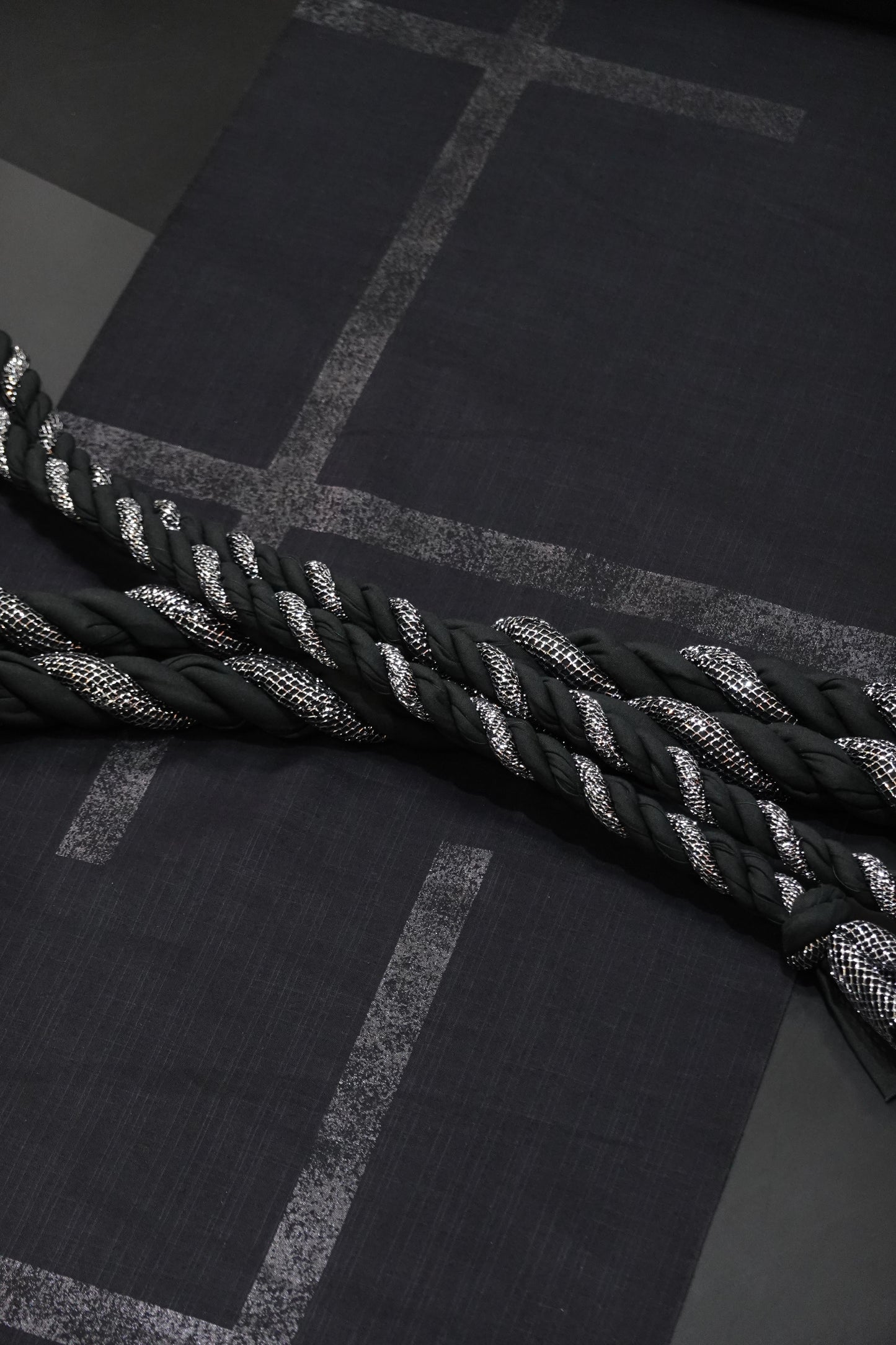 【誉田屋源兵衛】縄帯 黒/黒銀ラメ