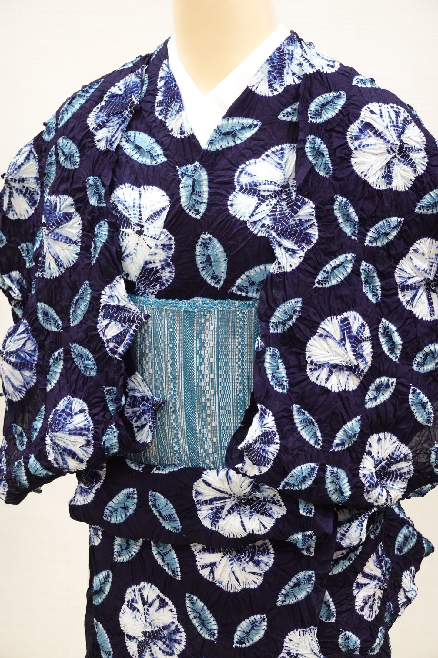 [Crafts tie-dyeing] Arimatsu tie-dyeing Yukata fabric, Shippo Boro flower pattern, navy blue [Traditional craft, Arimatsu Narumi tie-dyeing]