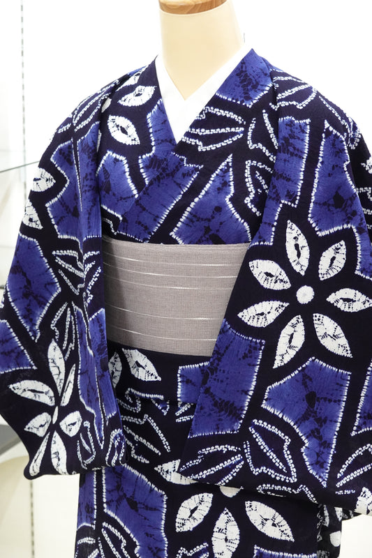 [Crafts tie-dyeing] Arimatsu tie-dyeing yukata fabric "Tachiwari Hana" navy blue [Traditional craft Arimatsu Narumi tie-dyeing]