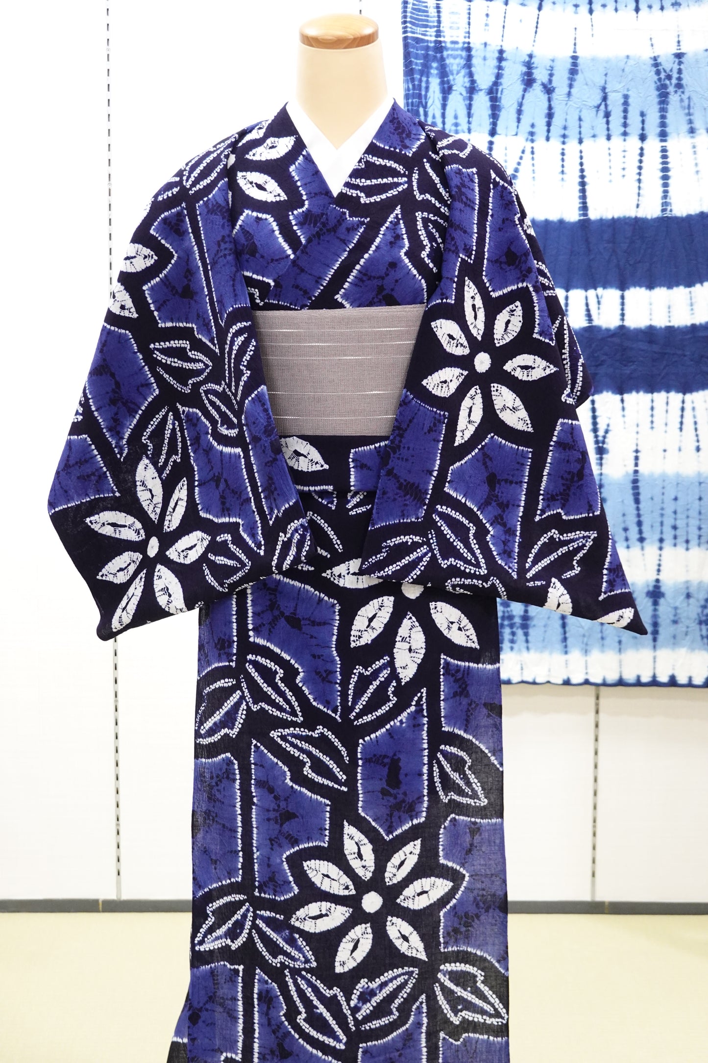 【工芸絞り】有松絞 浴衣地 『立割花』 紺 【伝統的工芸品 有松鳴海絞】