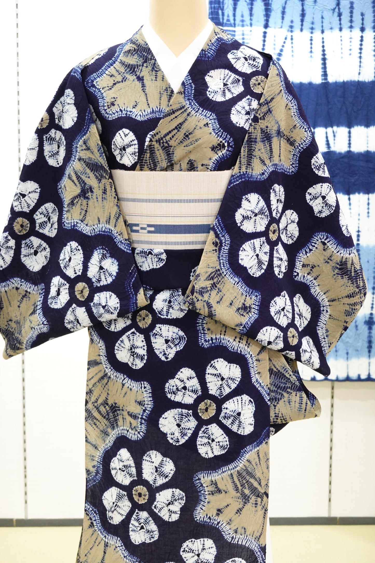 【工芸絞り】有松絞 浴衣地 『流れ花』 白茶 【伝統的工芸品 有松鳴海絞】