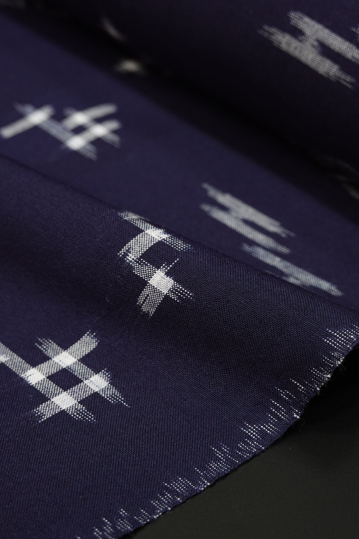 [Sakata Textiles] Kurume Kasuri Kimono Fabric, Diagonal Igata Pattern with Haze Design, Navy Blue (Cotton Kimono) 