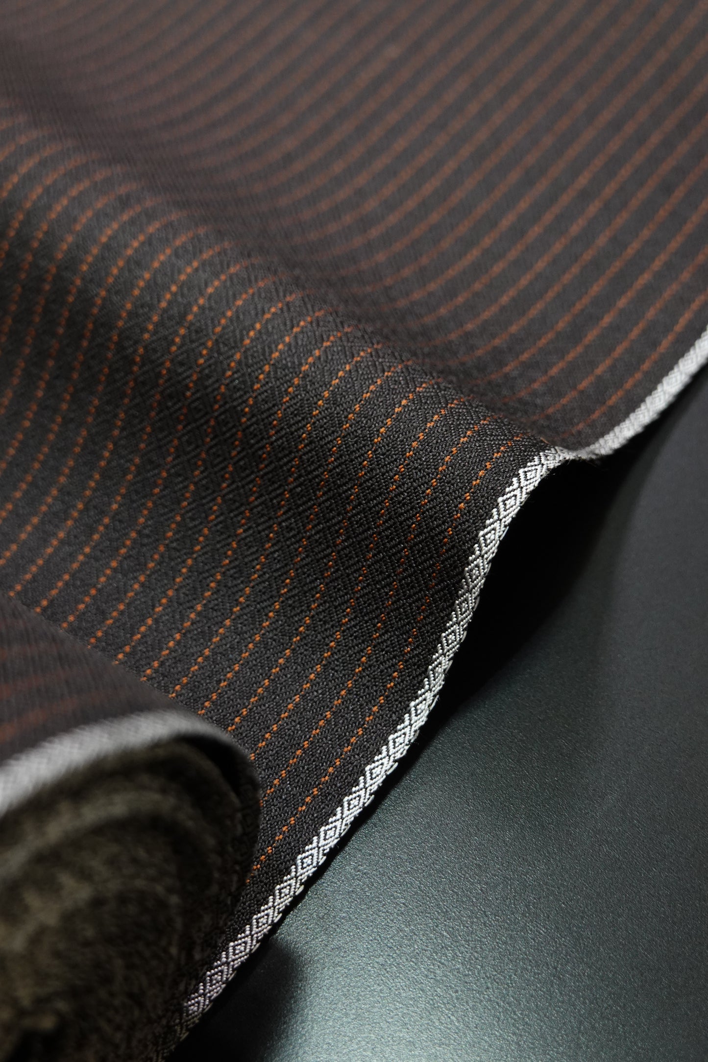 【黒黄八】本場黄八丈 着尺 綾織”まるまなこ” 黒 鳶【西條吉広／原希】 ※お仕立代込み価格